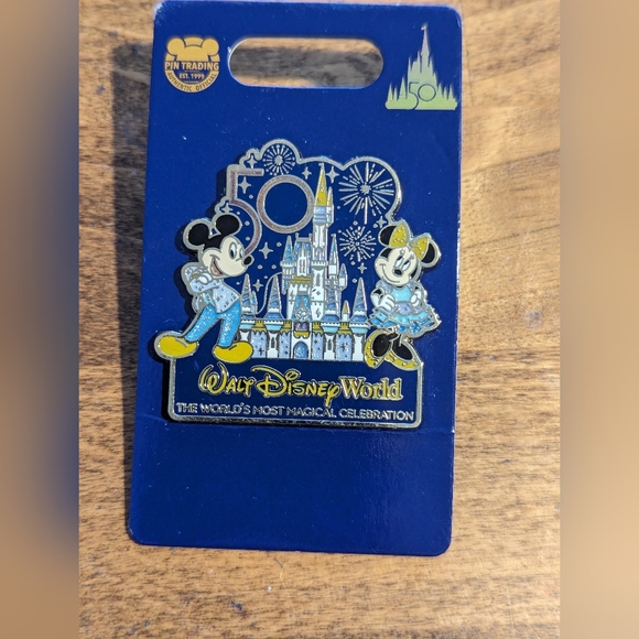 Disney World  50th Celebration Cinderellas Castle Collector Pin - Picture 1 of 2